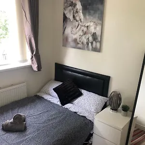 Cozy Small Double In Quiet Cul-de-sac Nottingham